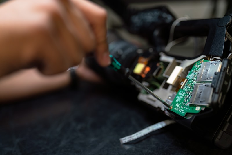 iFixing technician at work